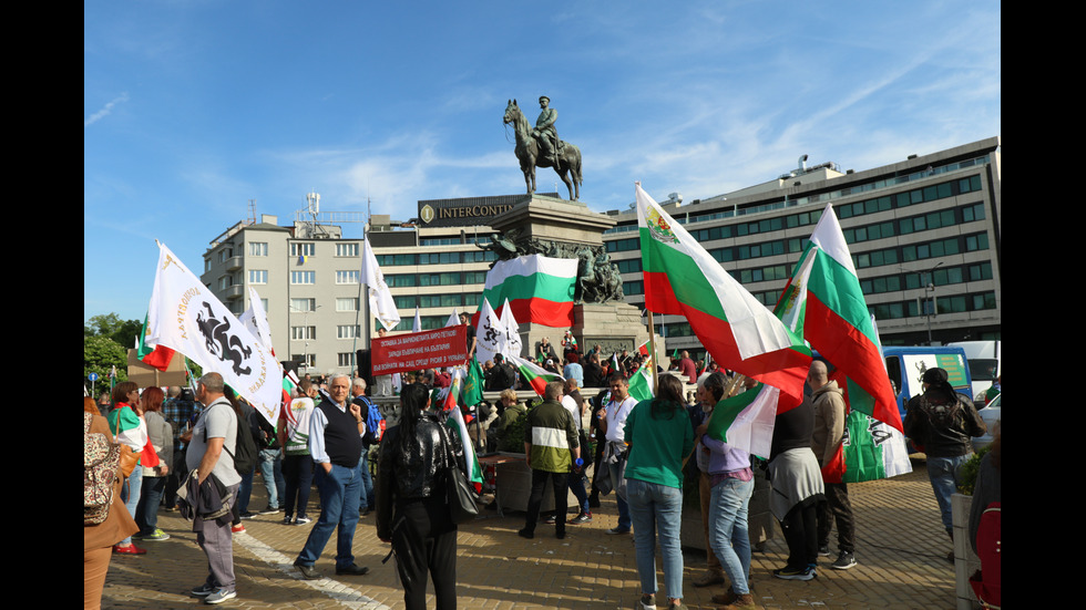 Протест на „Възраждане” блокира центъра на София