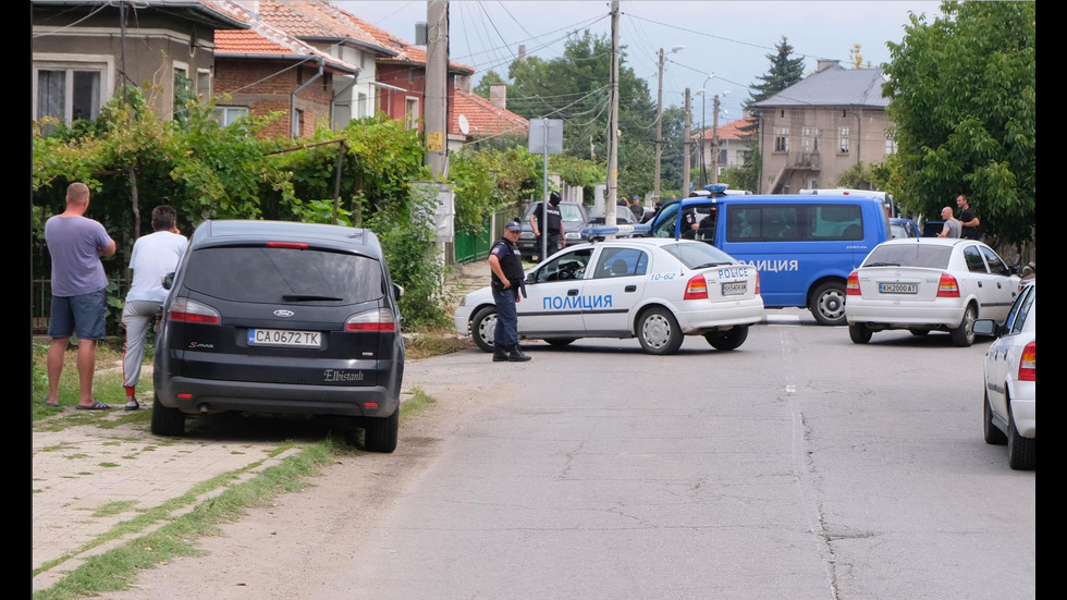 СПЕЦАКЦИЯ: Обградиха село, търсят убиеца от Благоевград