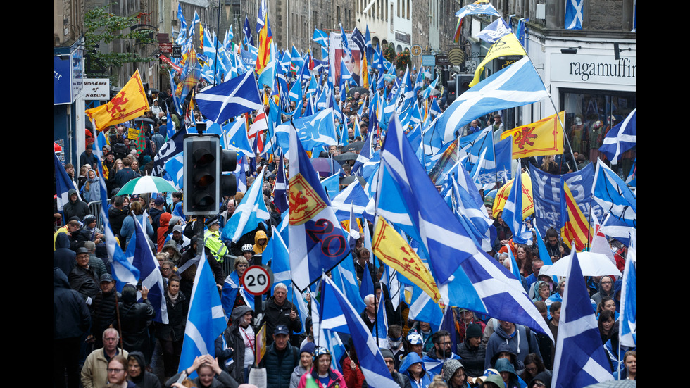 Хиляди се включиха в шествие за независимост на Шотландия в Единбург