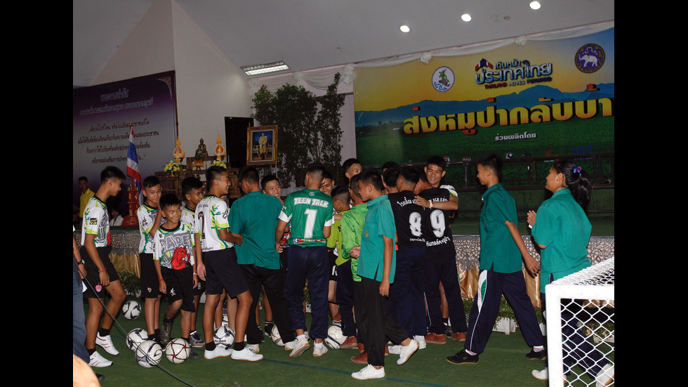 Спасените в Тайланд футболисти с първа публична изява