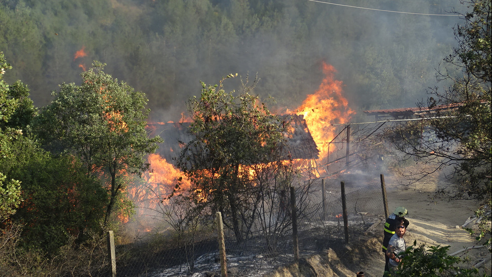 Пожар изпепели плевня в село Дъбрава