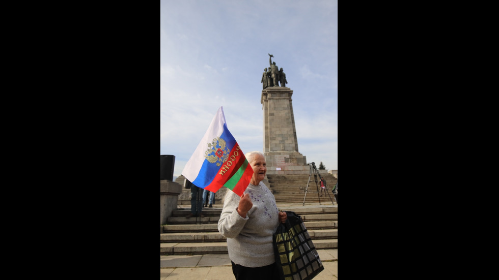 Протест в защита на Паметника на Съветската армия в София