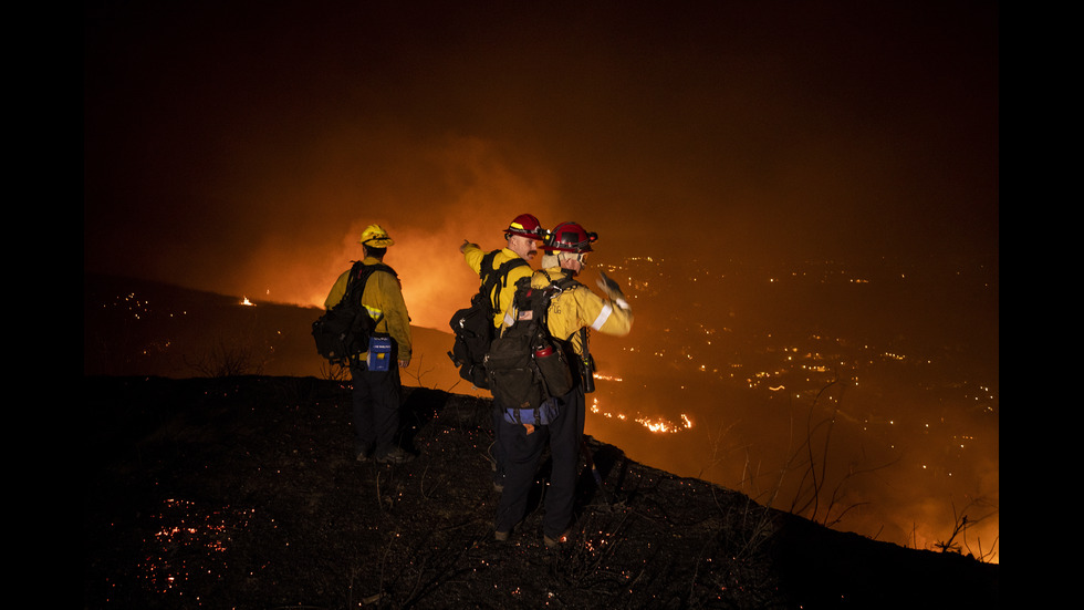 100 000 души са евакуирани заради пожари в Южна Калифорния