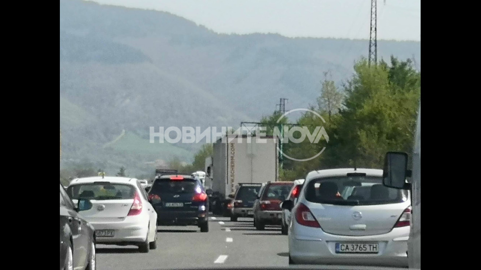 Голямо задръстване на магистрала „Хемус” и ГКПП-Кулата