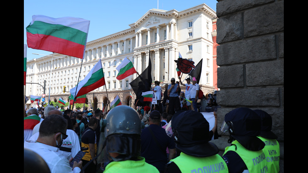 Протест пред парламента