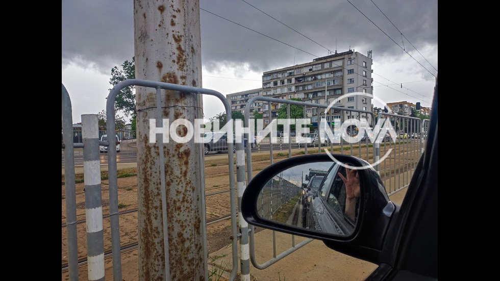 Автобус и камион се удариха на Ботевградско шосе в София