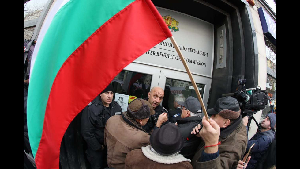 Протест срещу повишаване цената на водата пред КЕВР