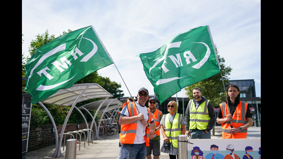 Стачка парализира транспорта във Великобритания