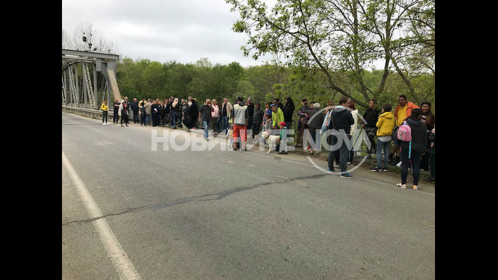 Природозащитници блокираха моста на р. Велека