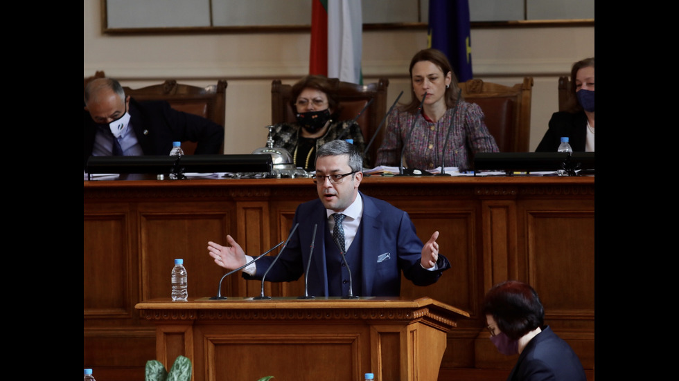 Бурни дебати в първия работен ден на новото Народно събрание