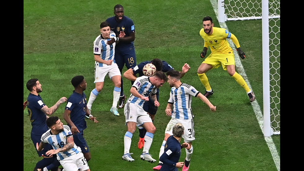 АРЖЕНТИНА ШАМПИОН! Меси вдига световната купа след невиждана драма в Катар