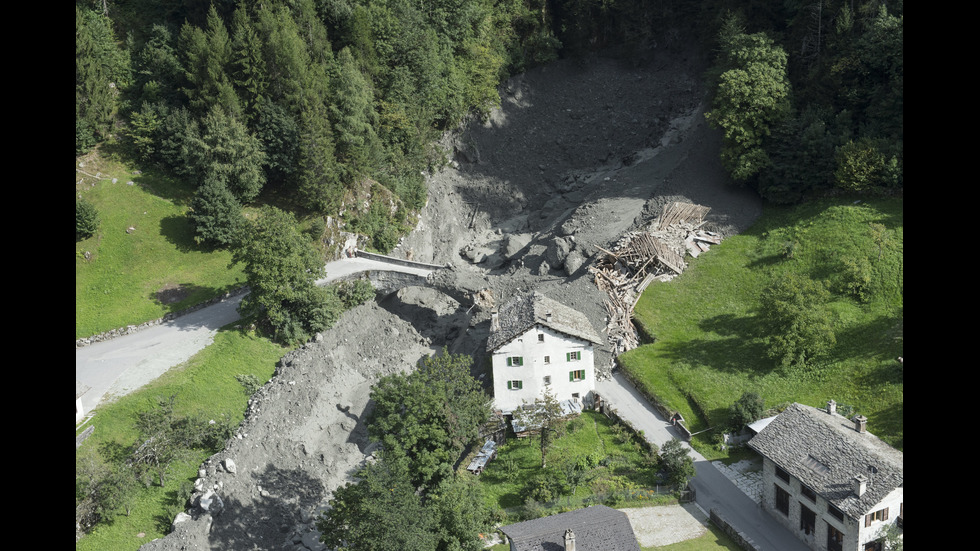 Осем души са в неизвестност след свлачище в Швейцария