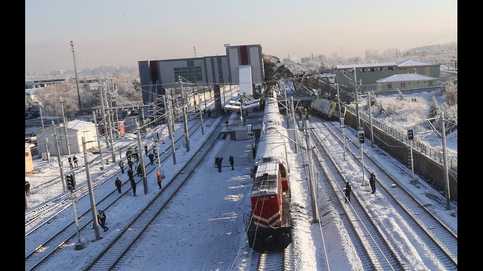 Влакова катастрофа в Анкара, има жертви и ранени