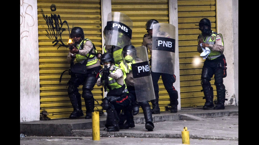 Антиправителствените протести във Венецуела продължават