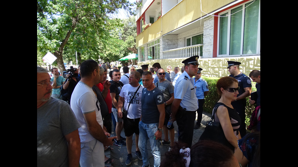 Полицаи в Благоевград на протест