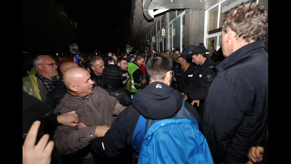 ДЕН 100: Засилено полицейско присъствие в София заради протеста