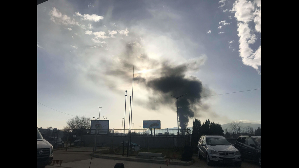 Цех пламна край "Цариградско шосе" в столицата