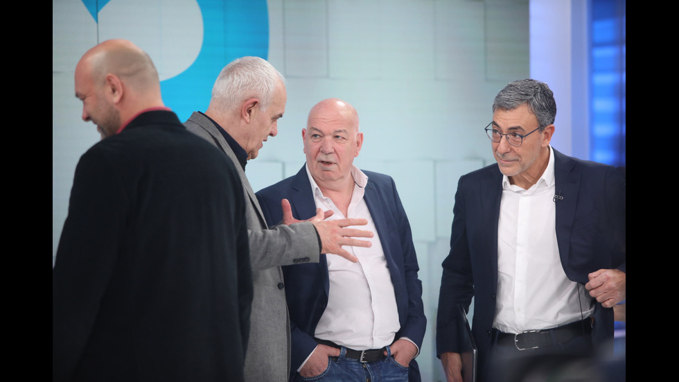 ЗАД КАДЪР: Изборният ден по NOVA В СНИМКИ