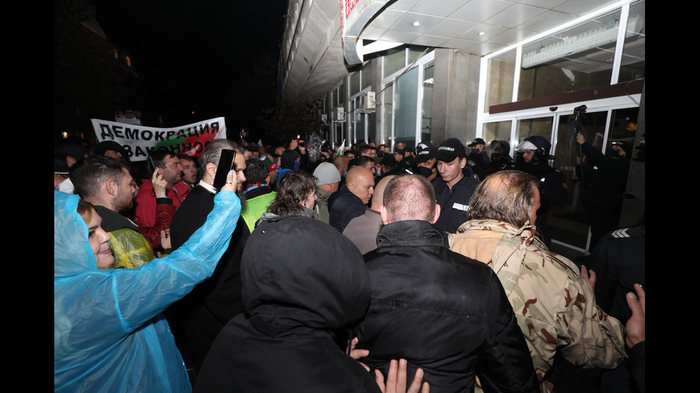 ДЕН 100: Засилено полицейско присъствие в София заради протеста