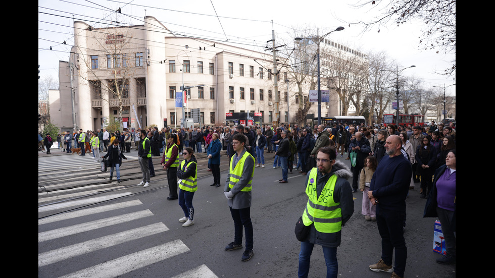 Хиляди блокираха мостове в Нови Сад