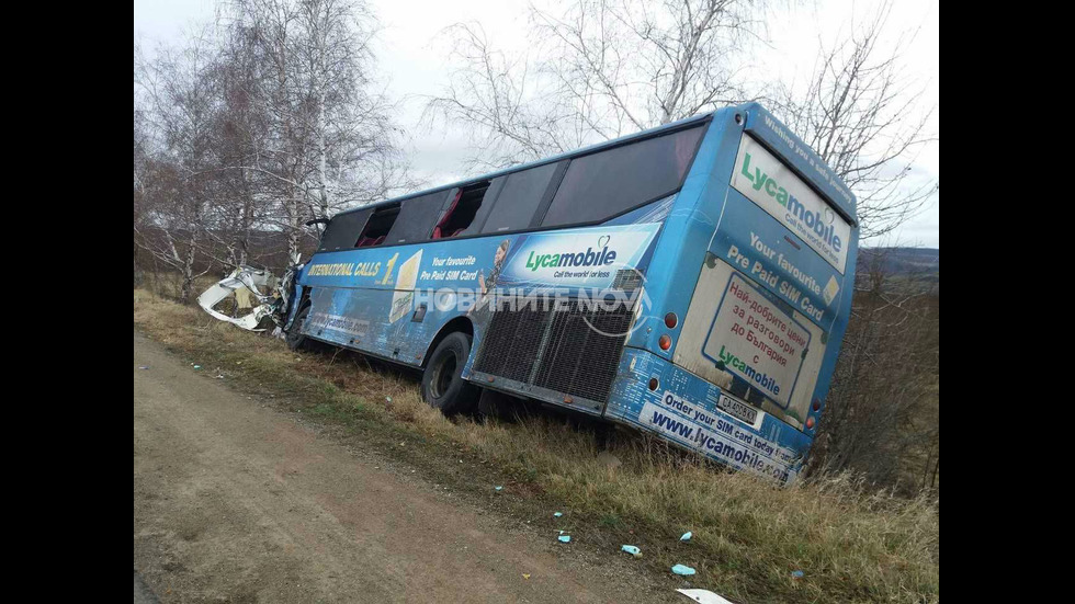 Линейка и автобус се сблъскаха край Омуртаг