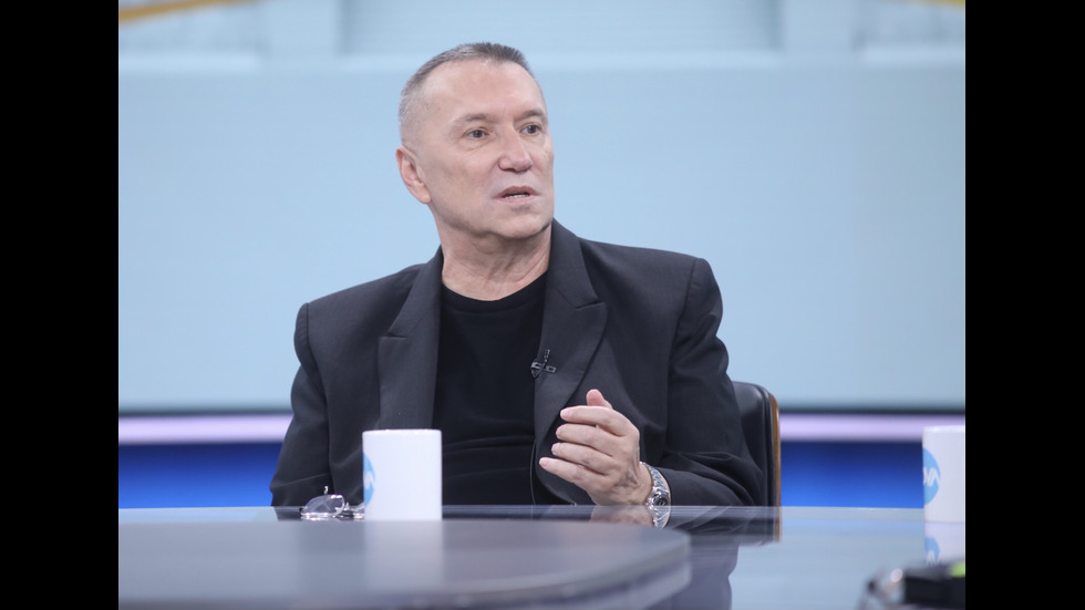 ЗАД КАДЪР: Изборният ден по NOVA В СНИМКИ