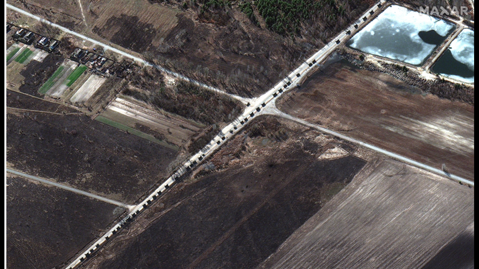 „Максар”: Руският военен конвой северно от Киев е дълъг около 64 км