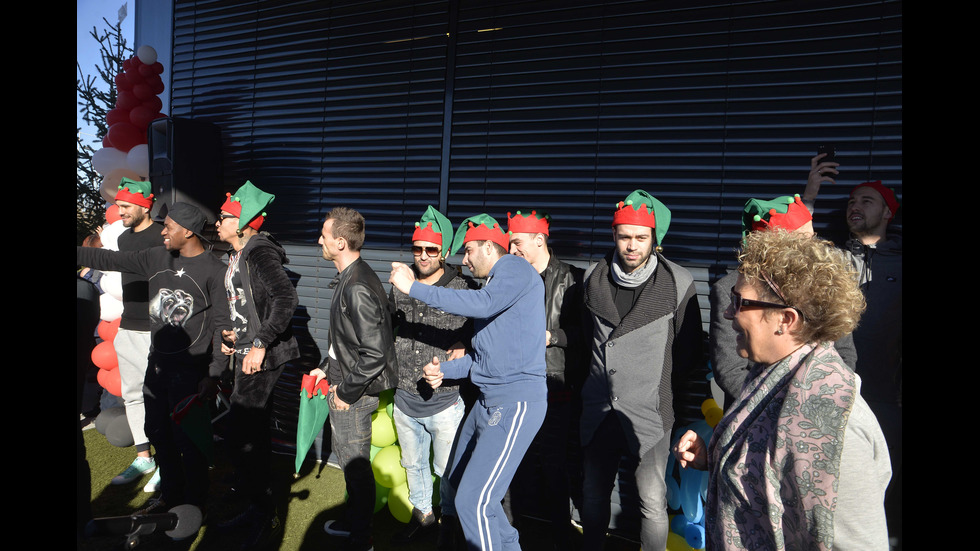 Повече от 500 деца украсиха елхата на "Лудогорец"