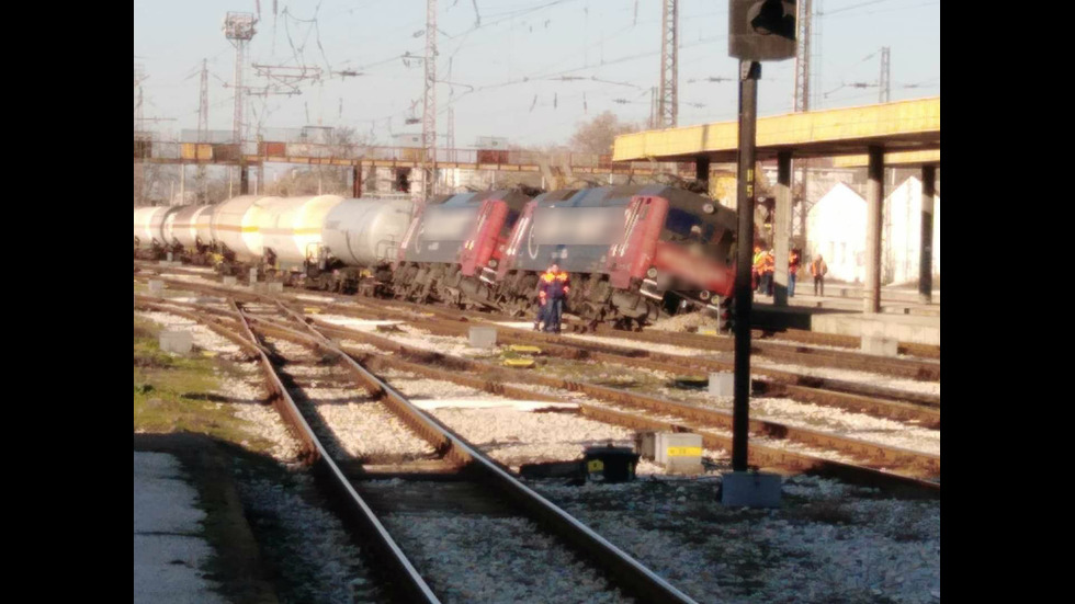 Товарен влак дерайлира в Пловдив