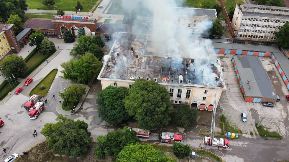 Огромен пожар в химически завод в Димитровград