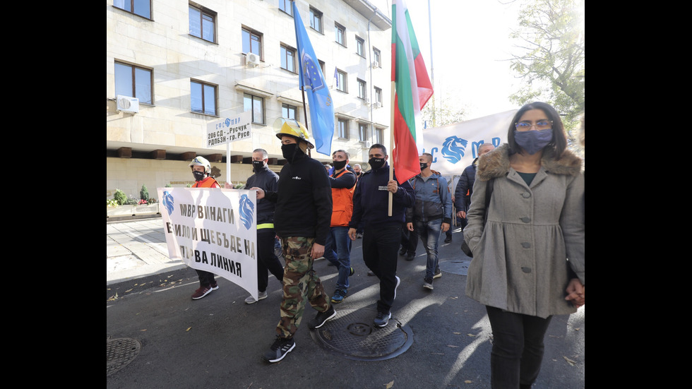 Полицейските служители излизоха на протест