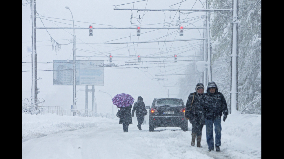 Вече втори ден не спира да вали сняг в столицата на Молдова