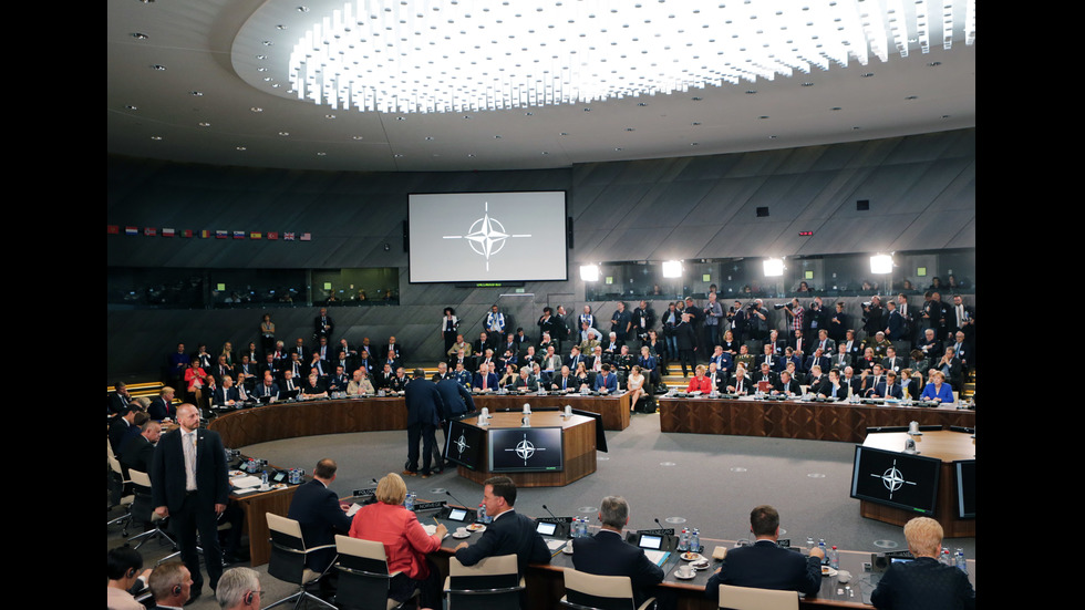 Румен Радев ръководи българската делегация на срещата на НАТО