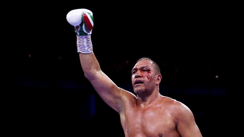 Кобрата срещу Чисора в мач за интернационалната титла на WBA
