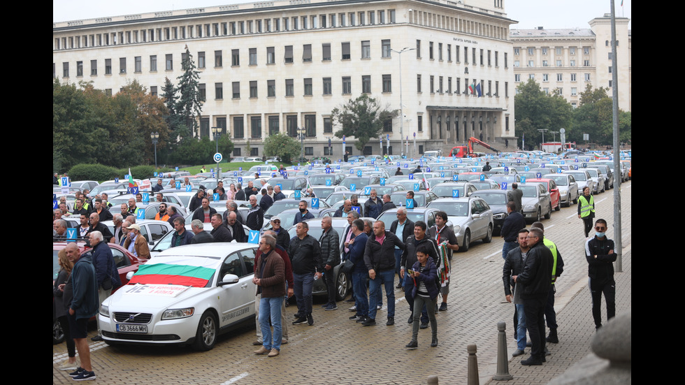 Автоинструктори излязоха на протест