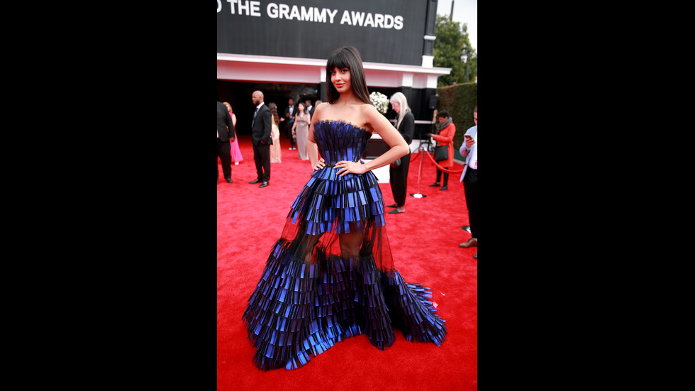 Стил и сексапил завладяха червения килим на наградите „Грами”