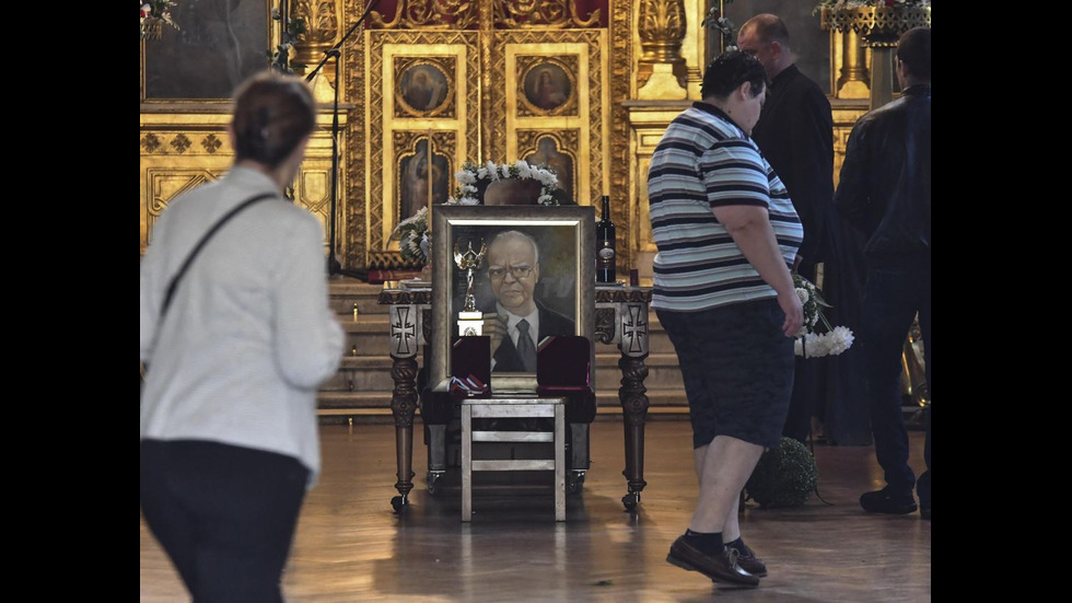 Стотици се простиха с професор Юлиан Вучков