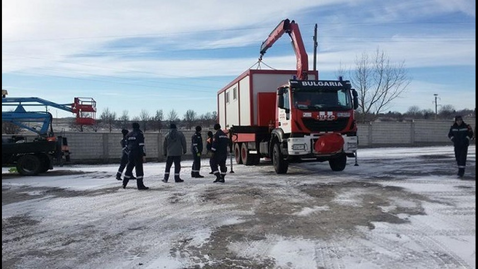 Докараха фургоните за останалите без дом в Хитрино