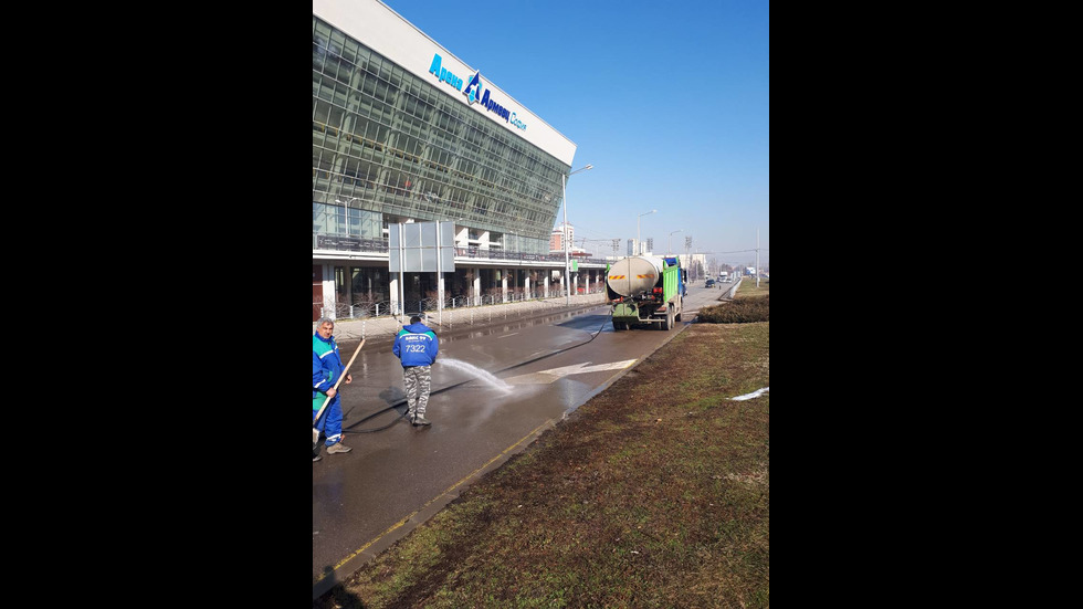 В София метат и мият улиците извънредно заради мръсния въздух