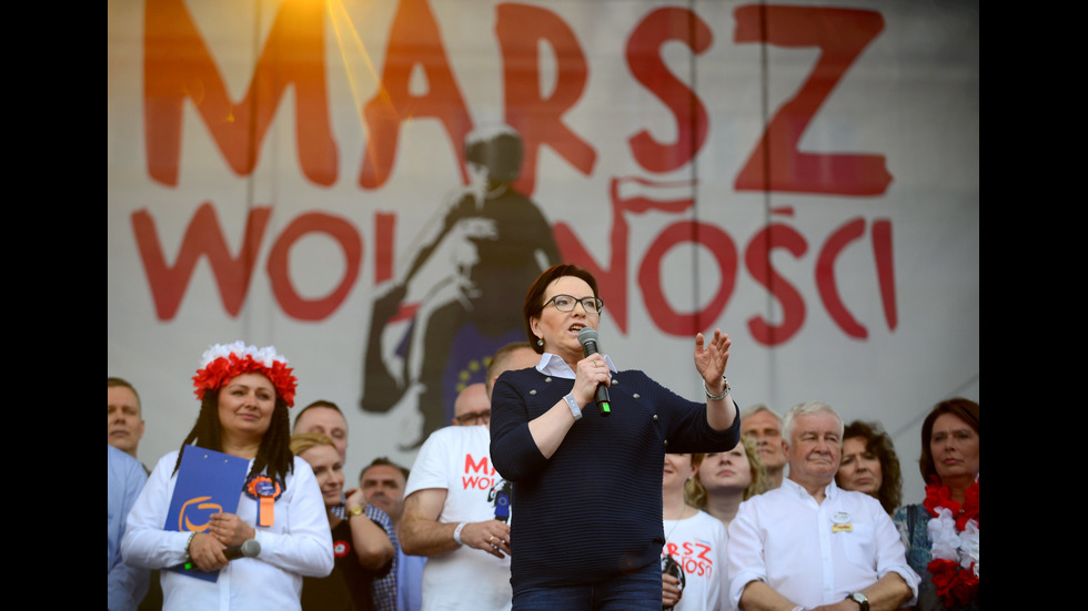 Хиляди протестираха срещу правителството в Полша