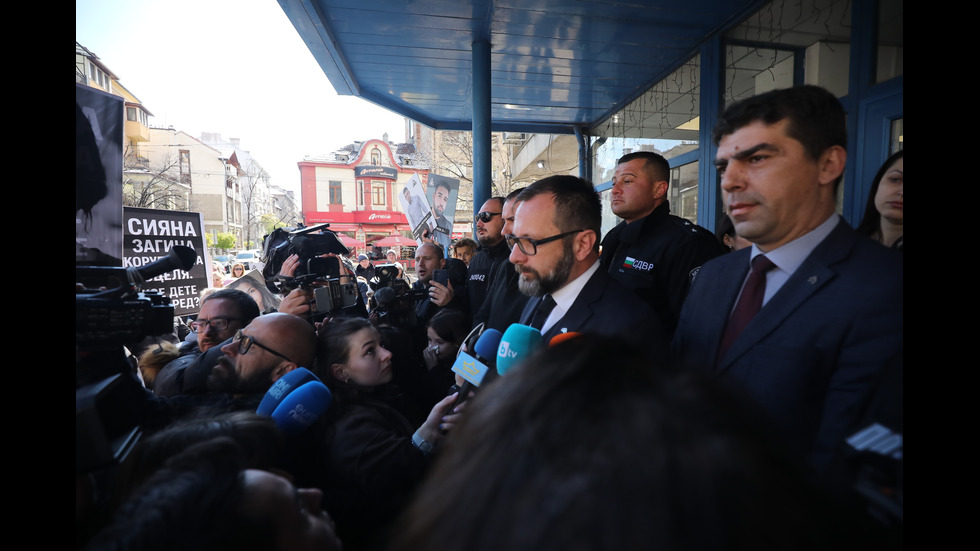 „Стига повече“: Протест в София срещу войната по пътищата