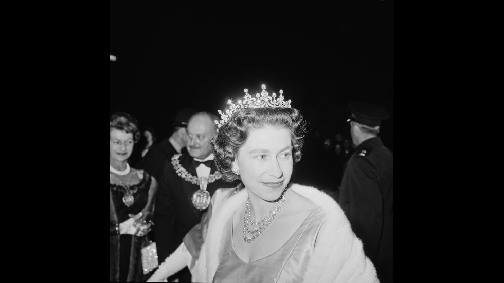 Как е изглеждала кралица Елизабет Втора преди повече от 50 години?
