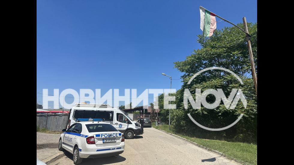След гонка: Кола с мигранти се удари в камион в София