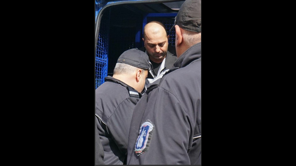 Оставиха в ареста бащата, провесил дъщеря си от балкона във Варна