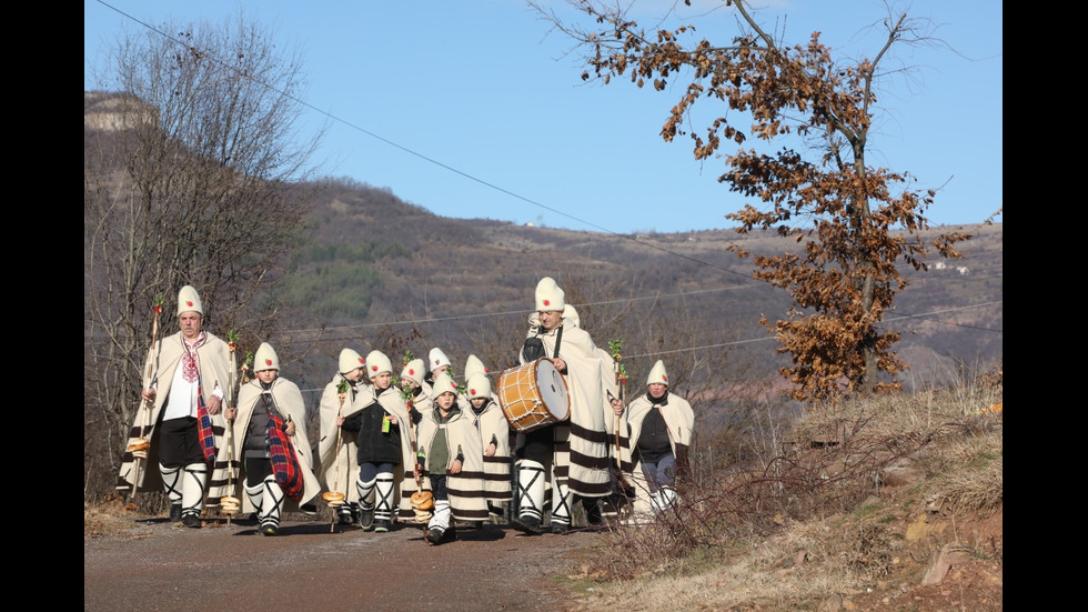 Коледари в Гара Бов