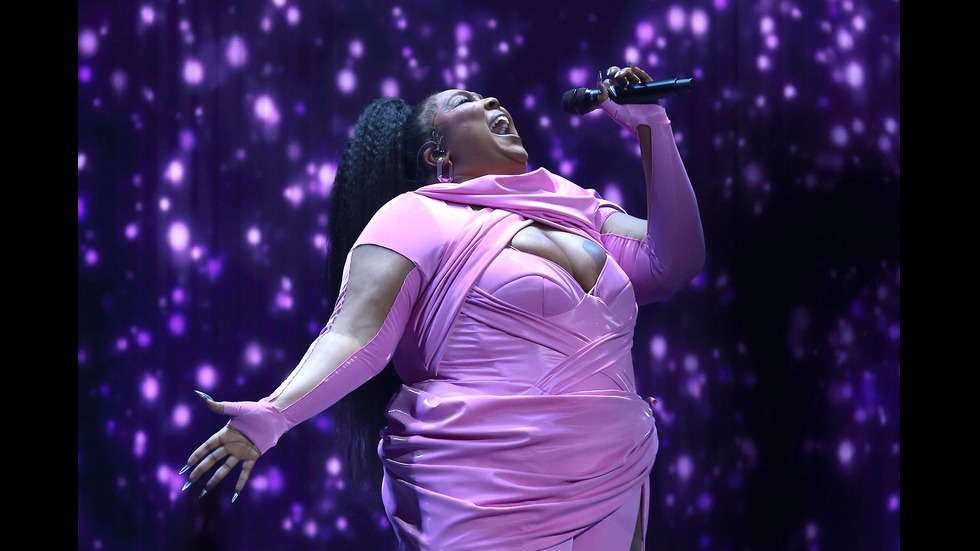 ОНЛАЙН ЛЮБОВ: Звезди, използвали приложения за запознанства