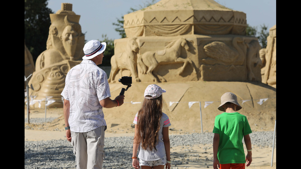 Любимите детски герои оживяват на пясъчния фестивал в Бургас