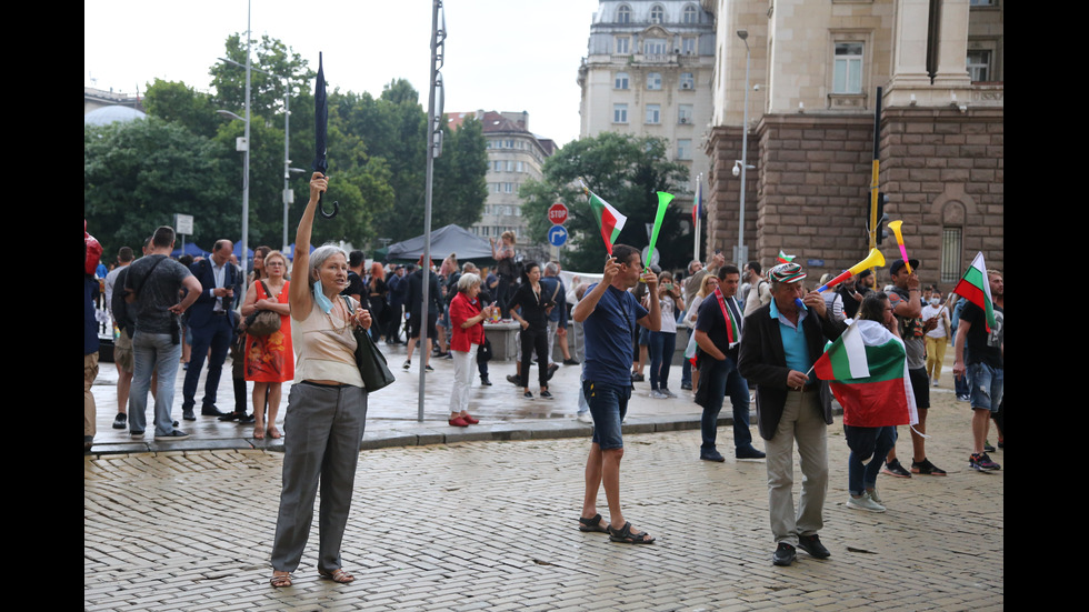 ДЕН 30: Антиправителствените протести продължават (ВИДЕО)