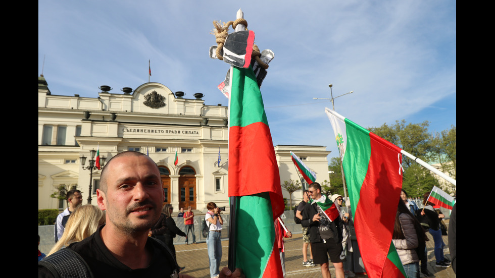 Протест на „Възраждане” блокира центъра на София