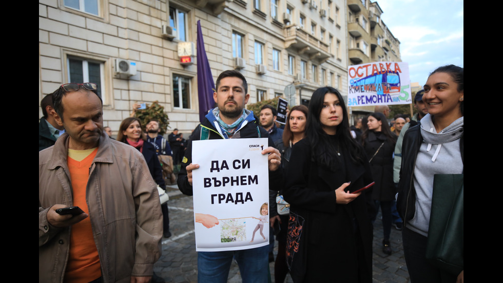 Протестиращи искат оставката на Йорданка Фандъкова